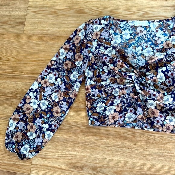 Altar'd State Women's Floral Cropped Long Sleeve Blouse with Cut Out Medium - Picture 2 of 8